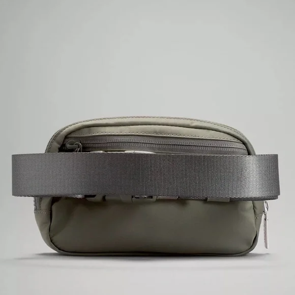 🌿NWT Lululemon Everywhere Belt Bag - Picture 2 of 5